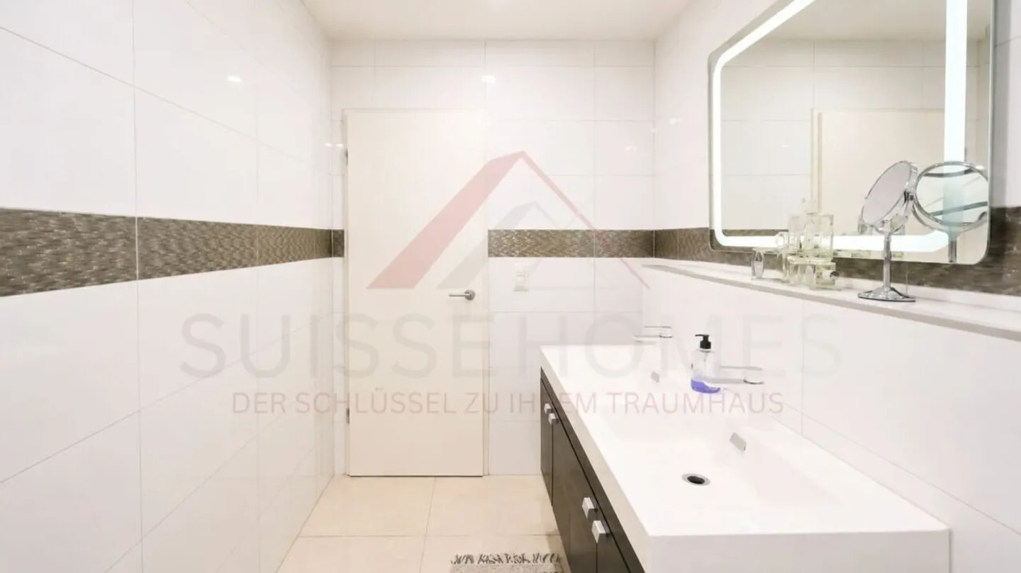 Paradis familial à Studen - Appartement de 4,5 pièces avec 2 balcons et plus de 158 m² de surface habitable - Photo 16 sur 20