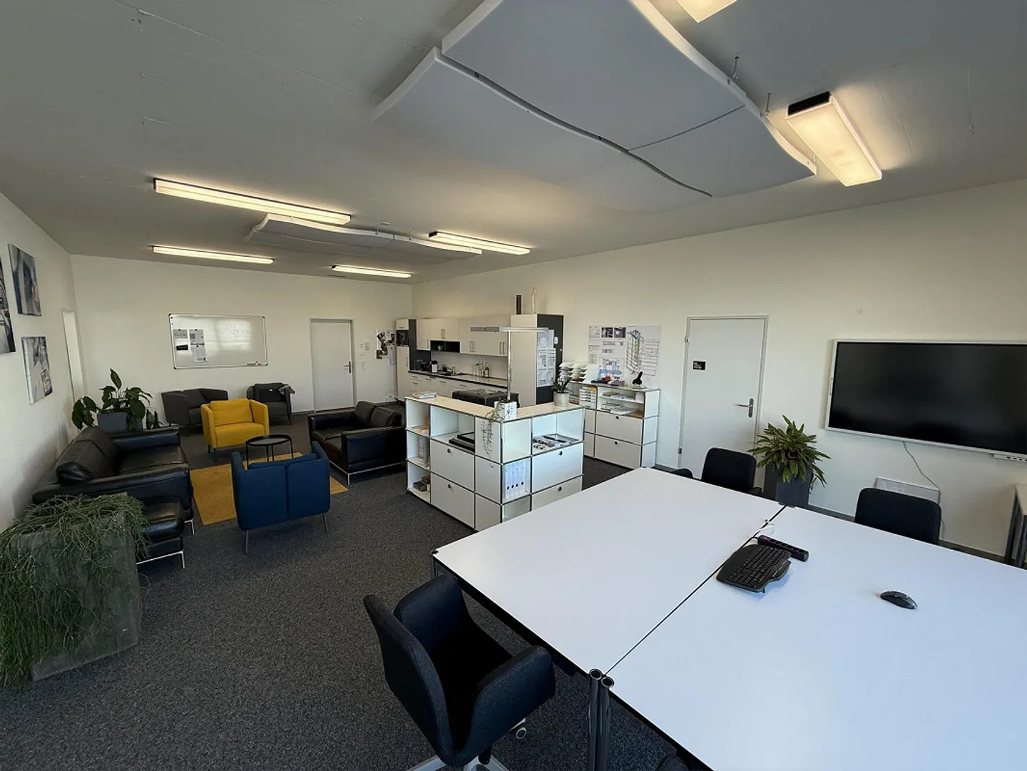 Practice and office spaces for rent in a highly frequented top location in the Zurich Wine Region - Photo 4 of 8