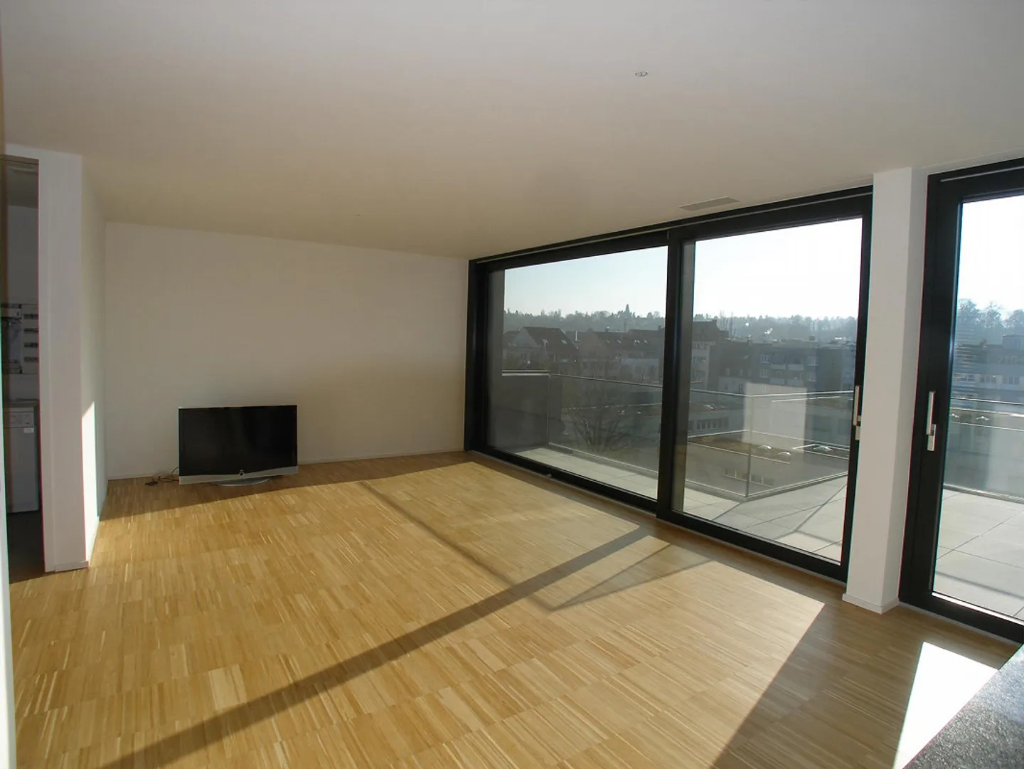 Moderne 3-Zimmerwohnung im Gundeli inkl. Dachterrasse mit Whirlpool - Foto 6 von 17