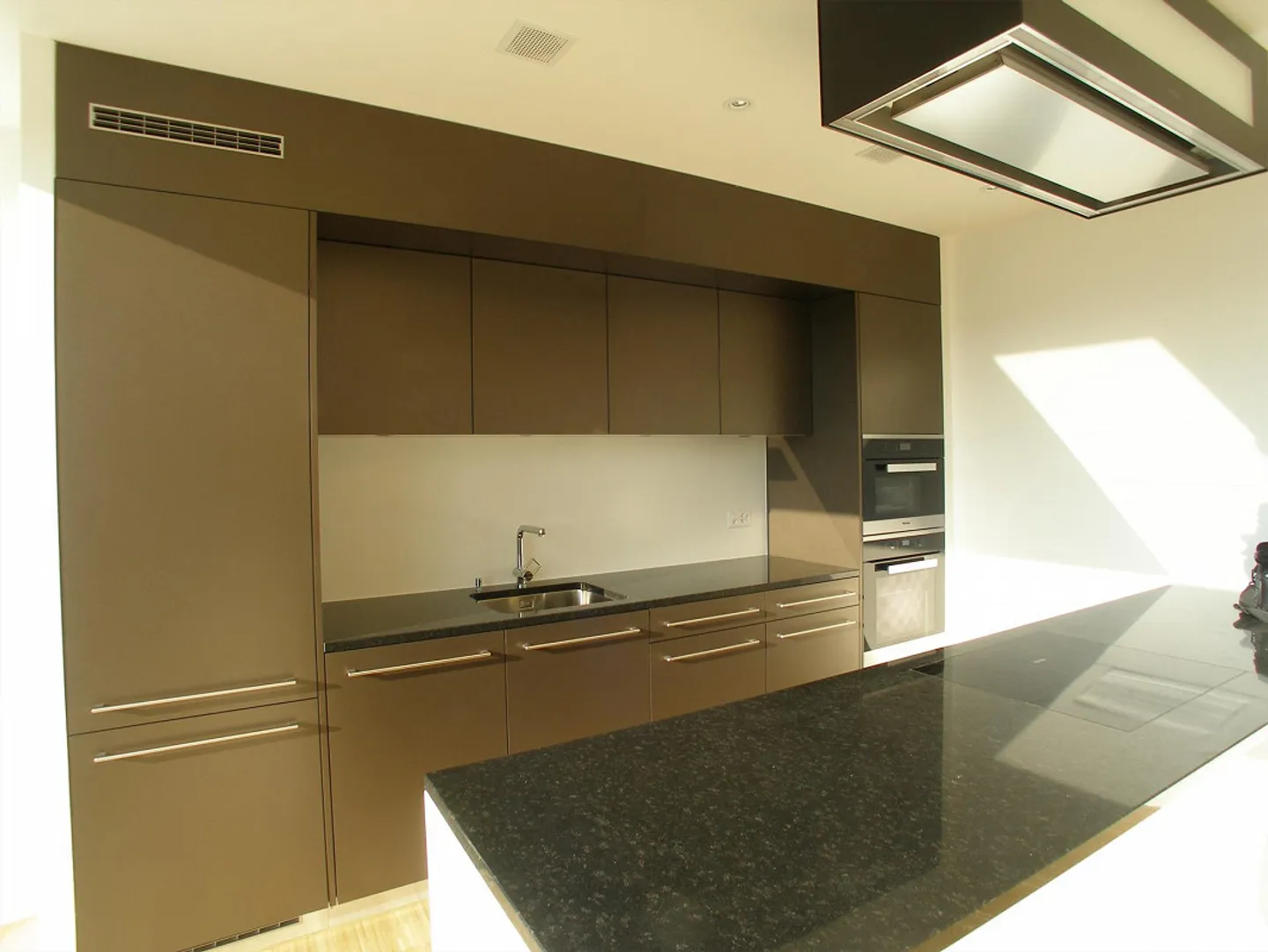 Moderne 3-Zimmerwohnung im Gundeli inkl. Dachterrasse mit Whirlpool - Foto 7 von 17