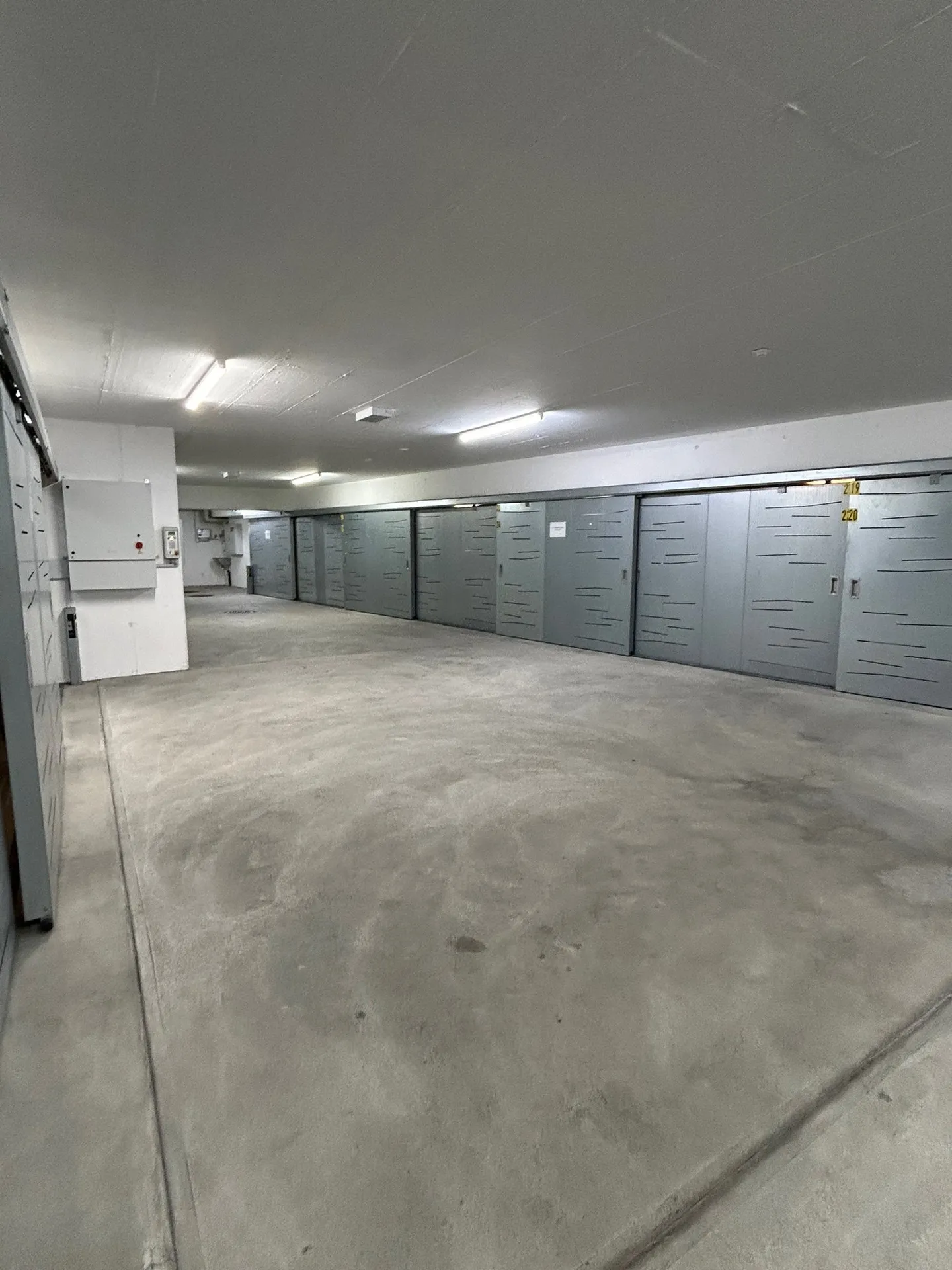 Parking space in the Cassarate zone, covered - Photo 3 of 3