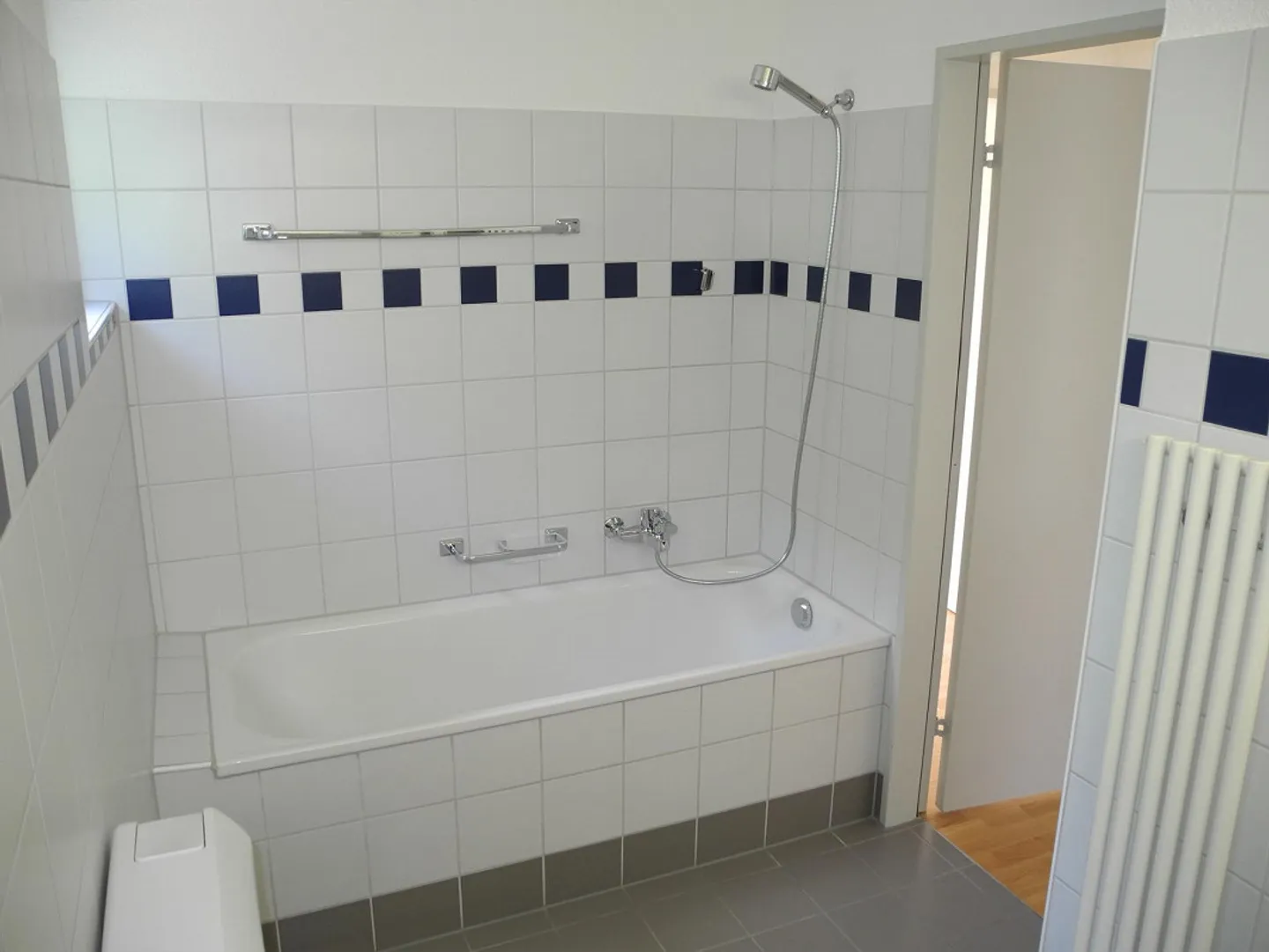 Gemütliche 4.5-Zimmerwohnung mit neuem Parkettboden und 2 Nasszellen - Photo 4 sur 11