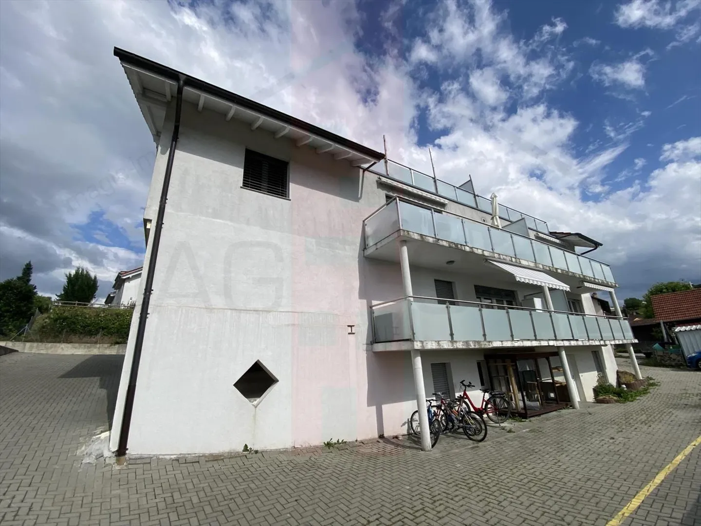 Gemischt genutztes Gebäude mit 26 Zimmern - Foto 3 von 12