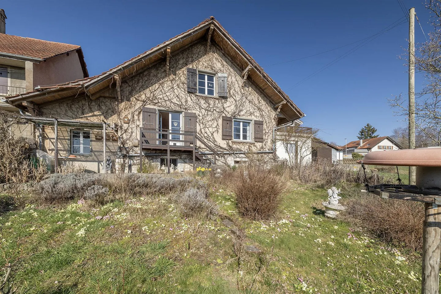 "Gartenparadies für Liebhaber - Lugnorre FR" - Foto 1 di 12