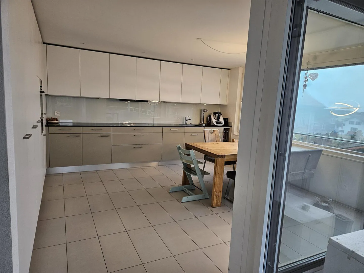 Appartamento centrale di 4,5 stanze con vista sulle montagne - Foto 1 di 10
