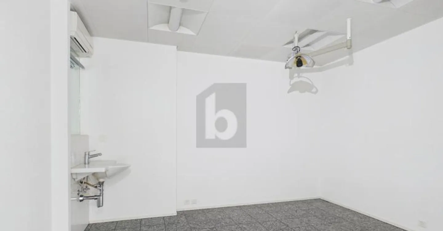 SPACIOUS IN AN IDEAL LOCATION - Photo 2 of 6