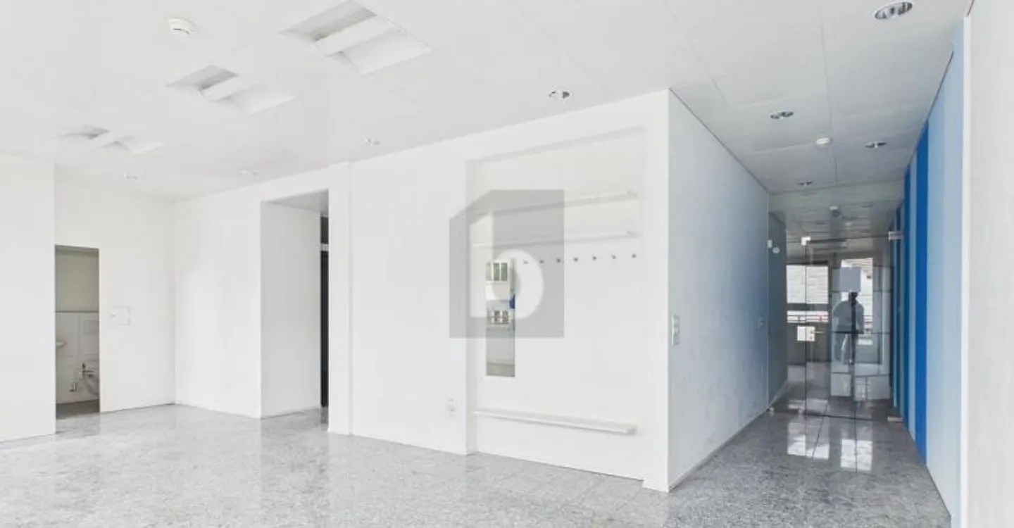 SPACIOUS IN AN IDEAL LOCATION - Photo 3 of 6