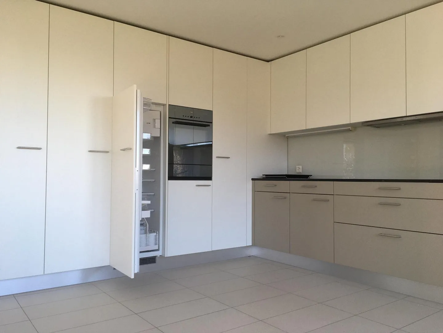 Appartamento centrale di 4,5 stanze con vista sulle montagne - Foto 3 di 10