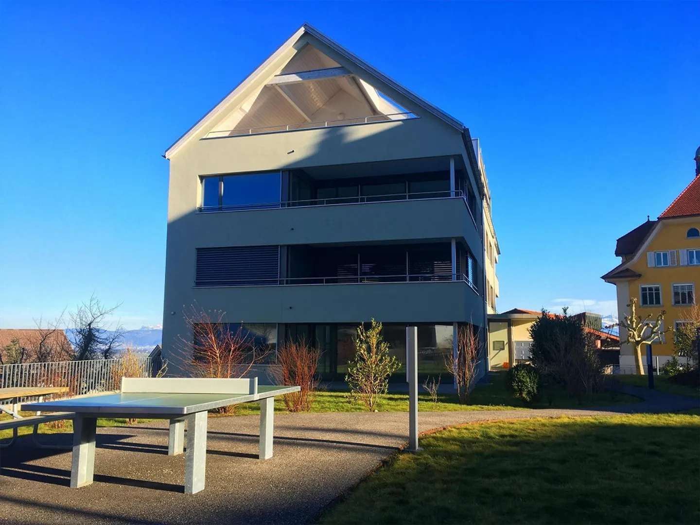 Appartamento centrale di 4,5 stanze con vista sulle montagne - Foto 8 di 10