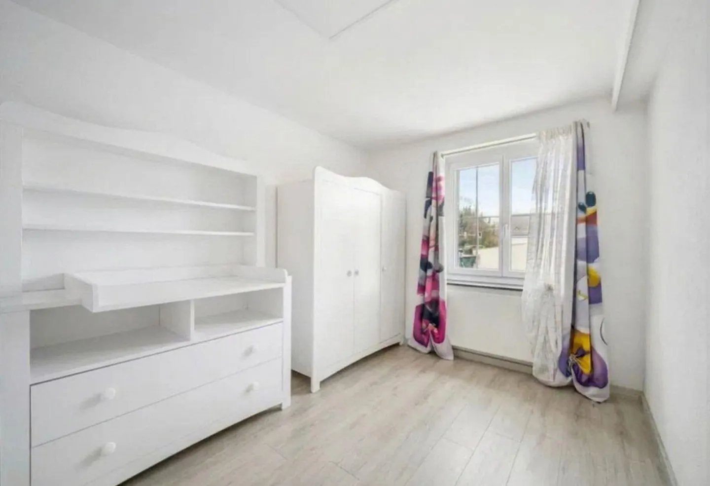 Familienfreundliches Haus mit Pool - Foto 6 von 13