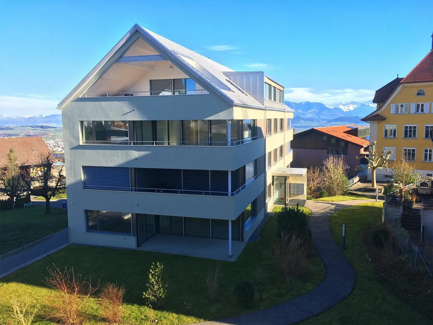 Appartamento centrale di 4,5 stanze con vista sulle montagne - Foto 9 di 10