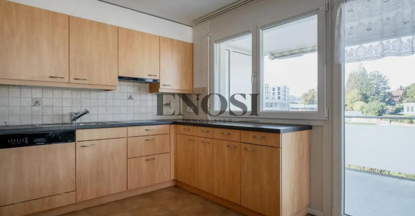 Bright 4.5-room apartment in the heart of Estavayer-le-Lac - Photo 4 of 9
