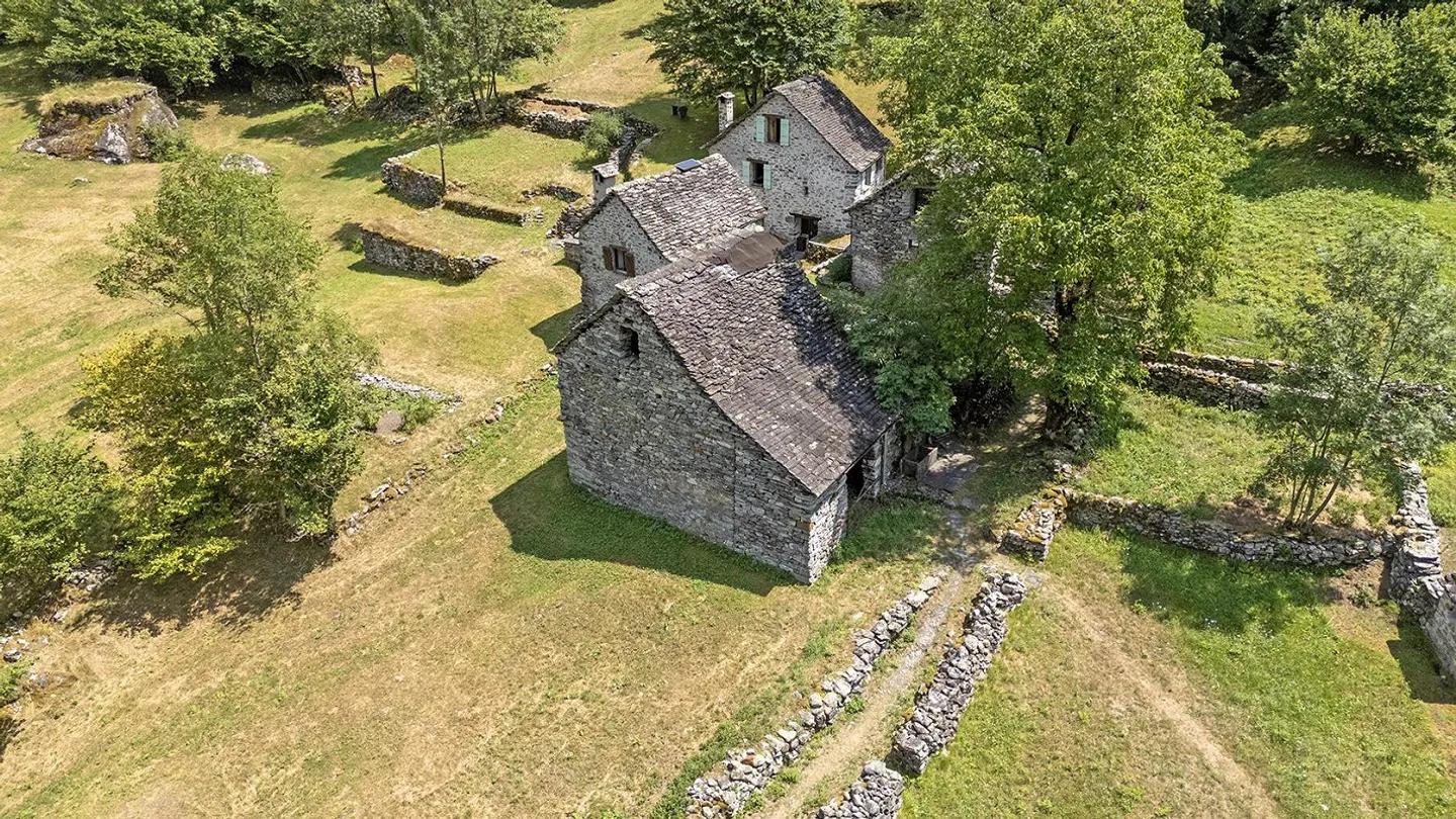 Rustico to renovate with building land - Photo 1 of 13