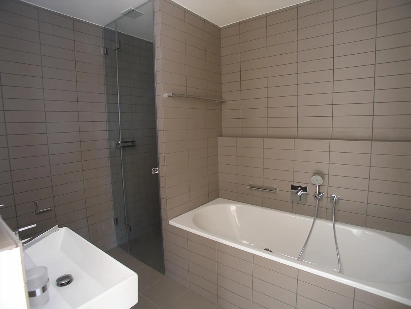 Moderne 3-Zimmerwohnung im Gundeli inkl. Dachterrasse mit Whirlpool - Foto 12 von 17