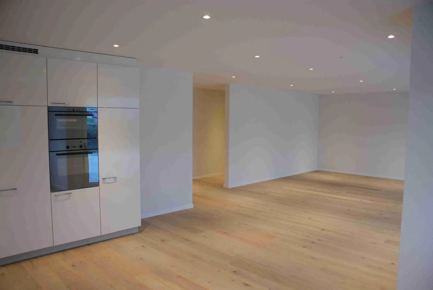 Généreusement calme avec jardin - Photo 3 sur 6