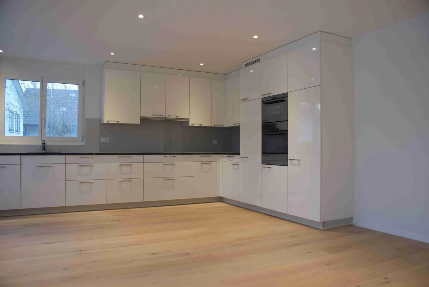 Généreusement calme avec jardin - Photo 2 sur 6