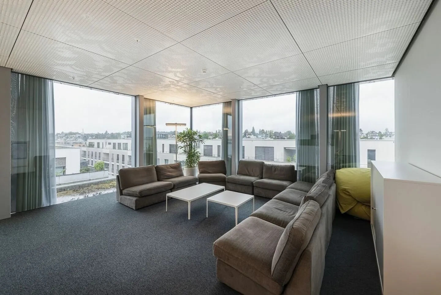 La tua nuova sede d'ufficio nell'edificio commerciale «RICHTIPLATZ» - Foto 2 di 11