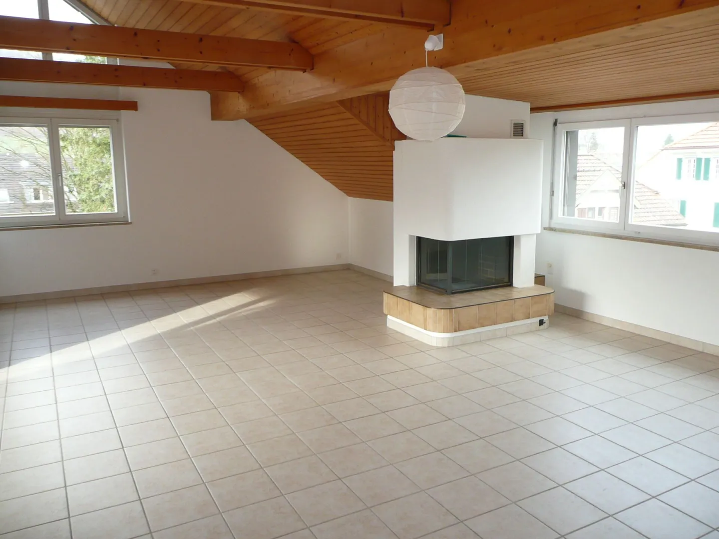 Appartamento 4 1/2 locali con grande balcone e camino - Foto 2 di 9