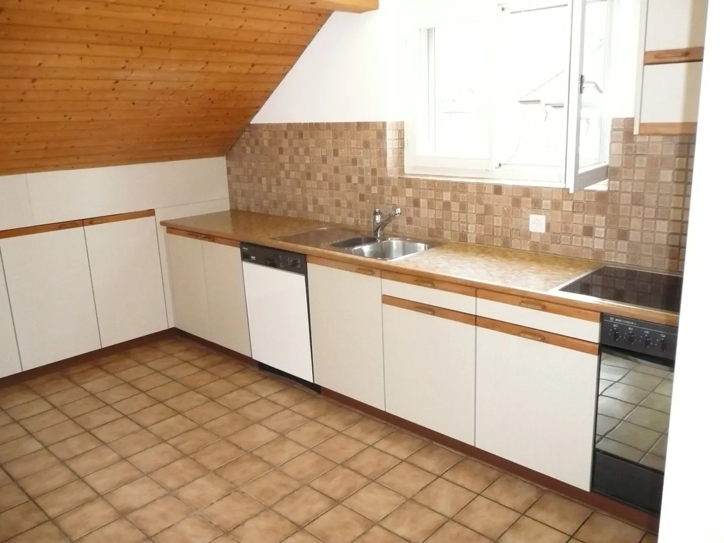 Appartamento 4 1/2 locali con grande balcone e camino - Foto 3 di 9