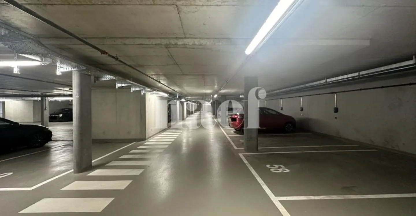 Innenparkplatz für Menschen mit eingeschränkter Mobilität - Foto 2 von 3