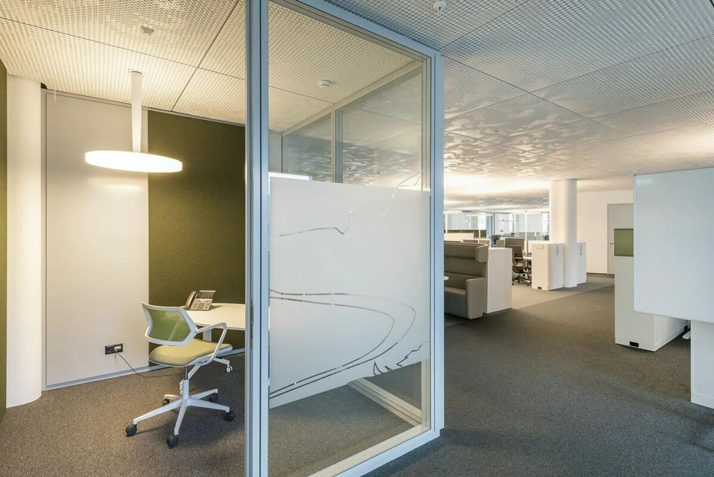 La tua nuova sede d'ufficio nell'edificio commerciale «RICHTIPLATZ» - Foto 6 di 11