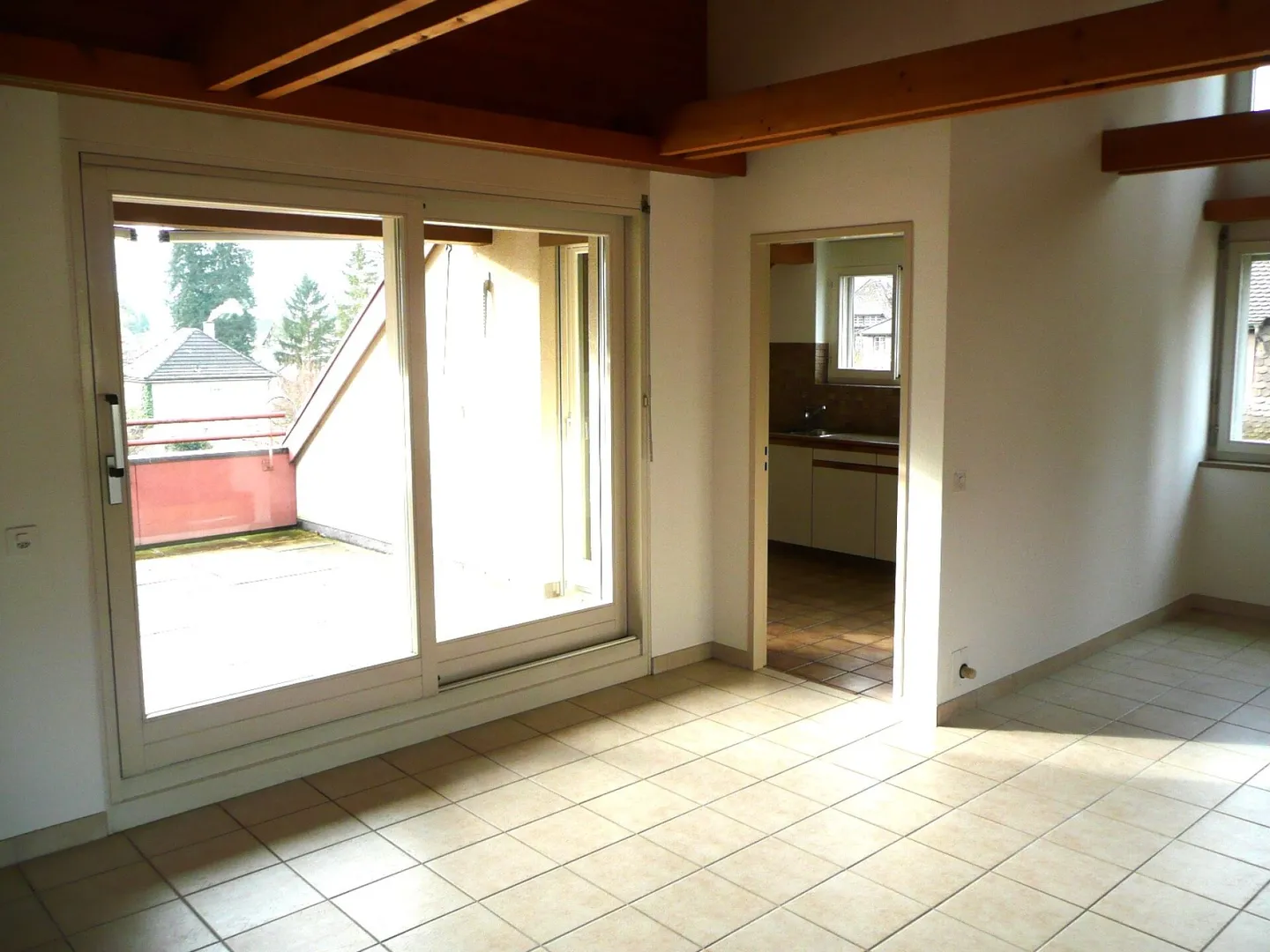 Appartamento 4 1/2 locali con grande balcone e camino - Foto 7 di 9