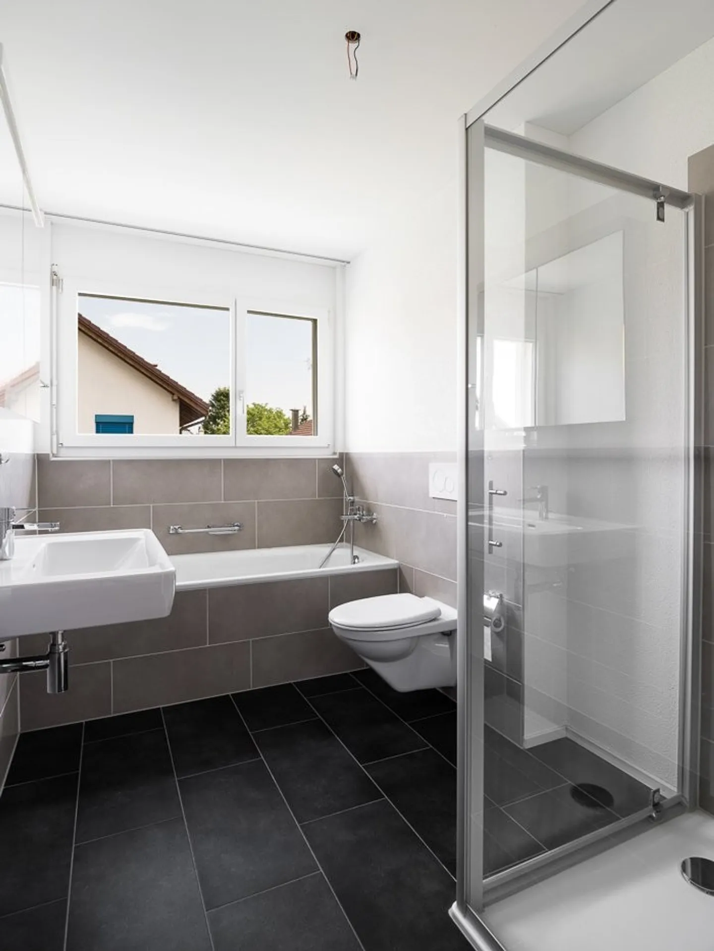 Modern 3.5-room apartment with balcony and washing tower - Photo 8 of 11