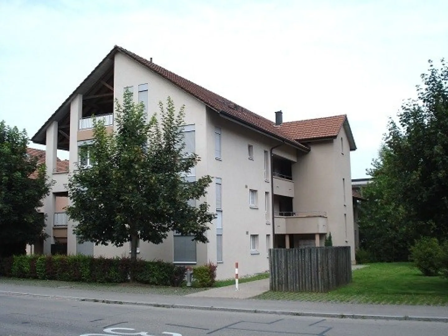 Vivere in un quartiere tranquillo e centrale - Foto 8 di 9