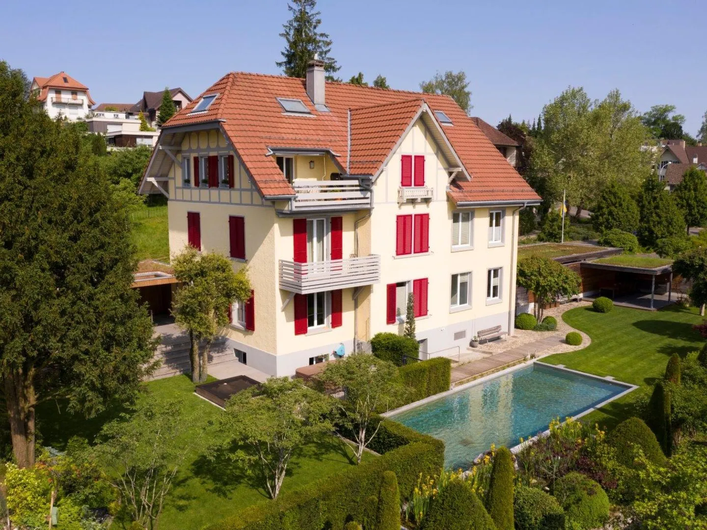 Mehrfamilienhaus mit Garten - Foto 1 von 14