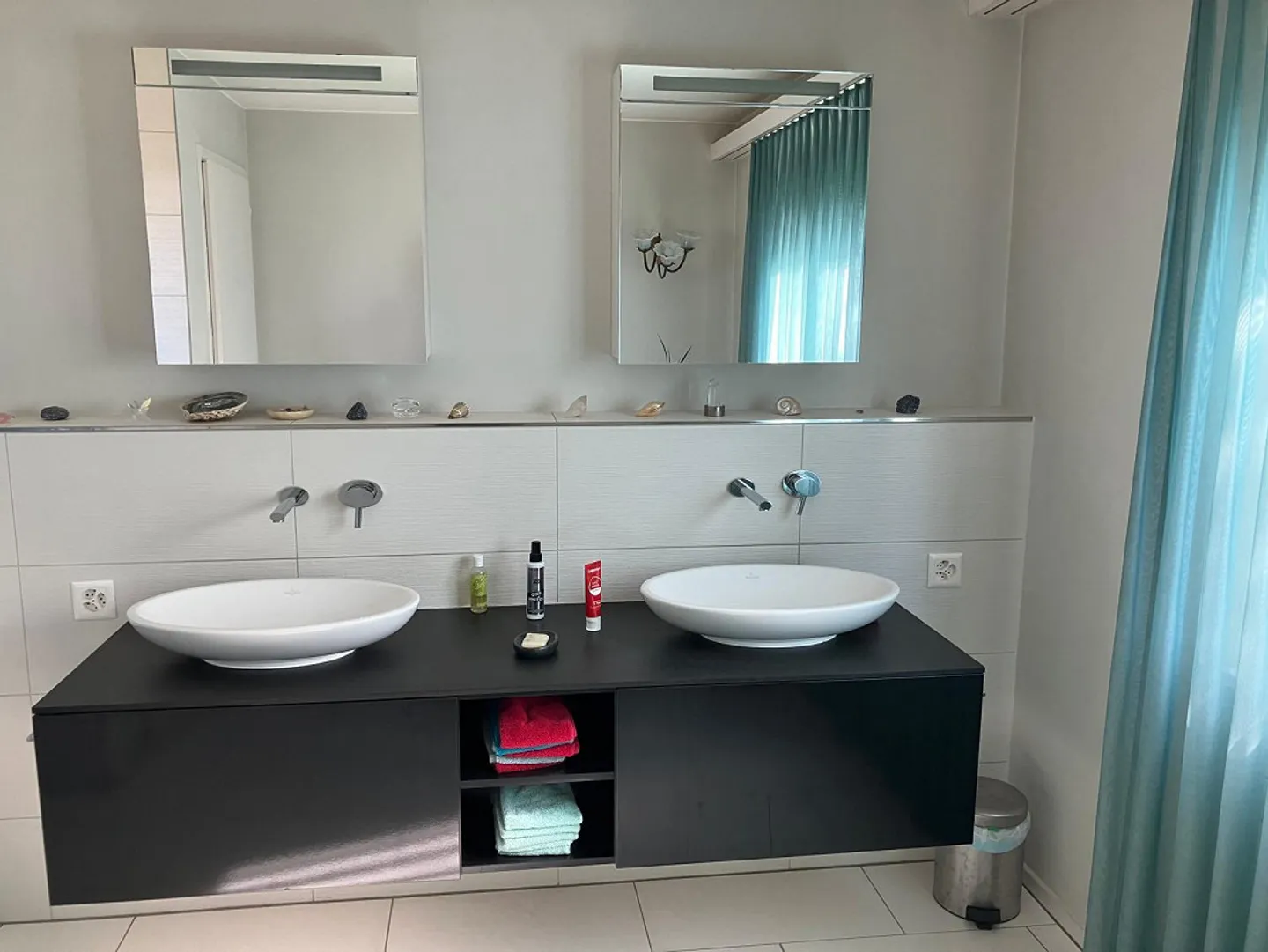 Maison individuelle rénovée de 5,5 pièces avec piscine et étang naturel - Photo 7 sur 18