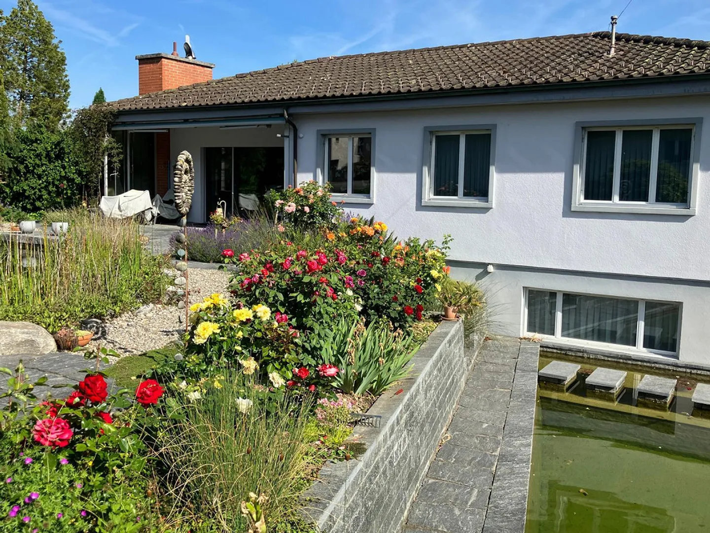 Maison individuelle rénovée de 5,5 pièces avec piscine et étang naturel - Photo 11 sur 18
