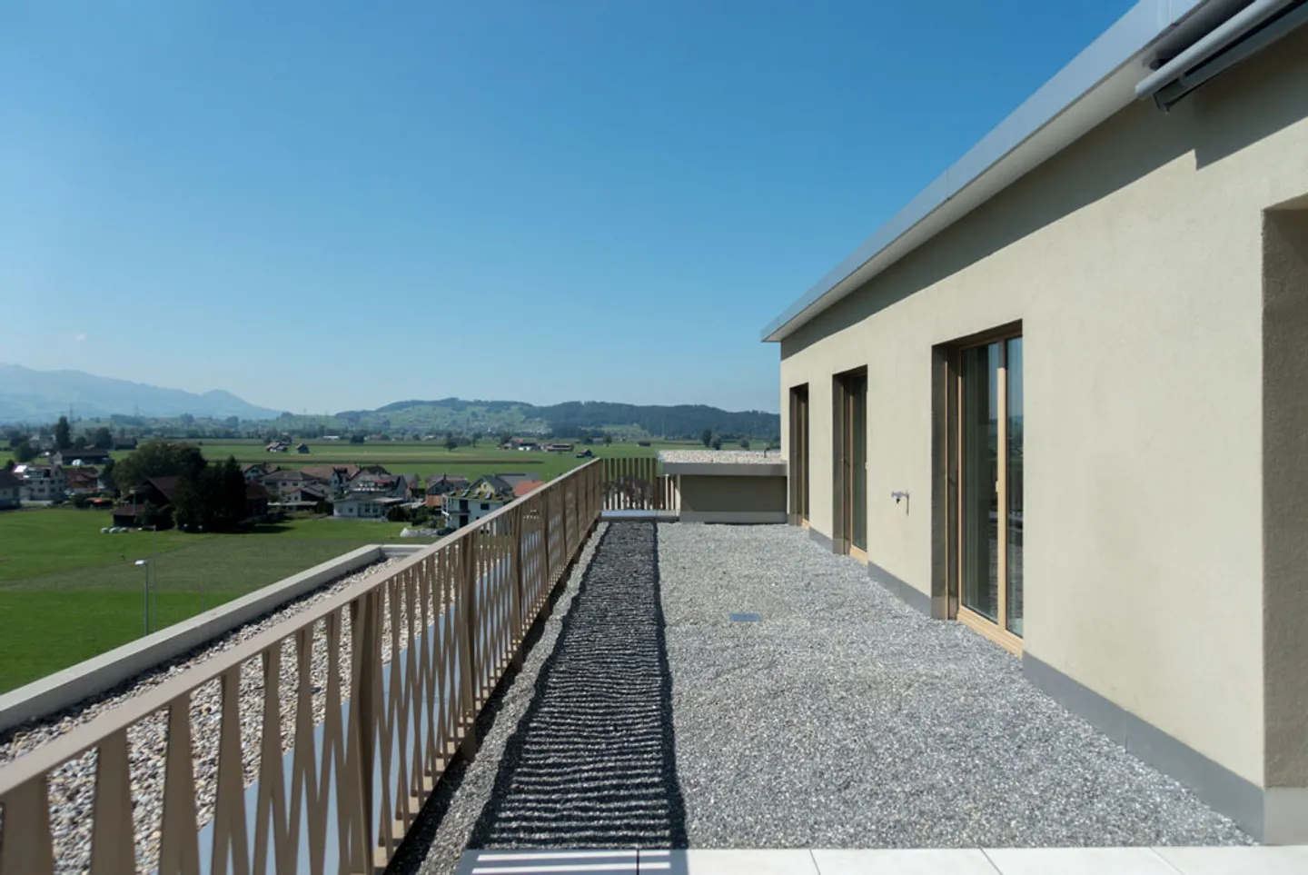 Moderne Attikawohnung im Zentrum von Benken - Foto 3 von 11