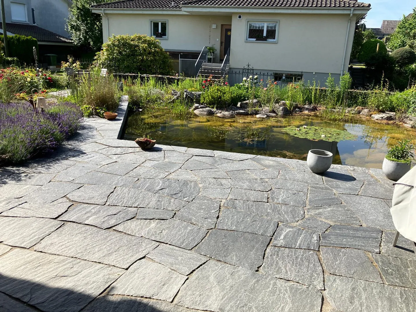 Maison individuelle rénovée de 5,5 pièces avec piscine et étang naturel - Photo 15 sur 18
