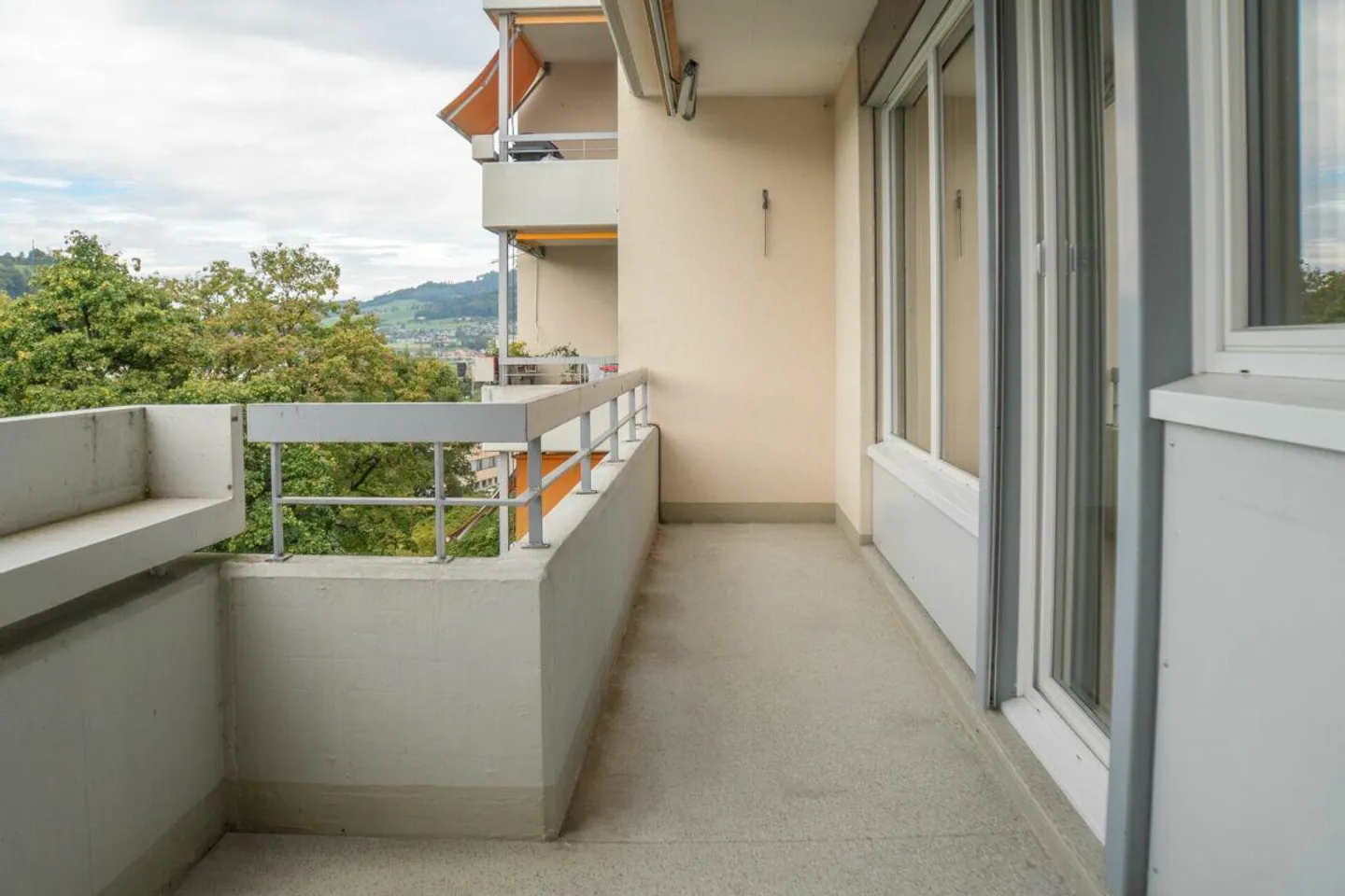Living in a sunny hillside location in Worb - Photo 11 of 15