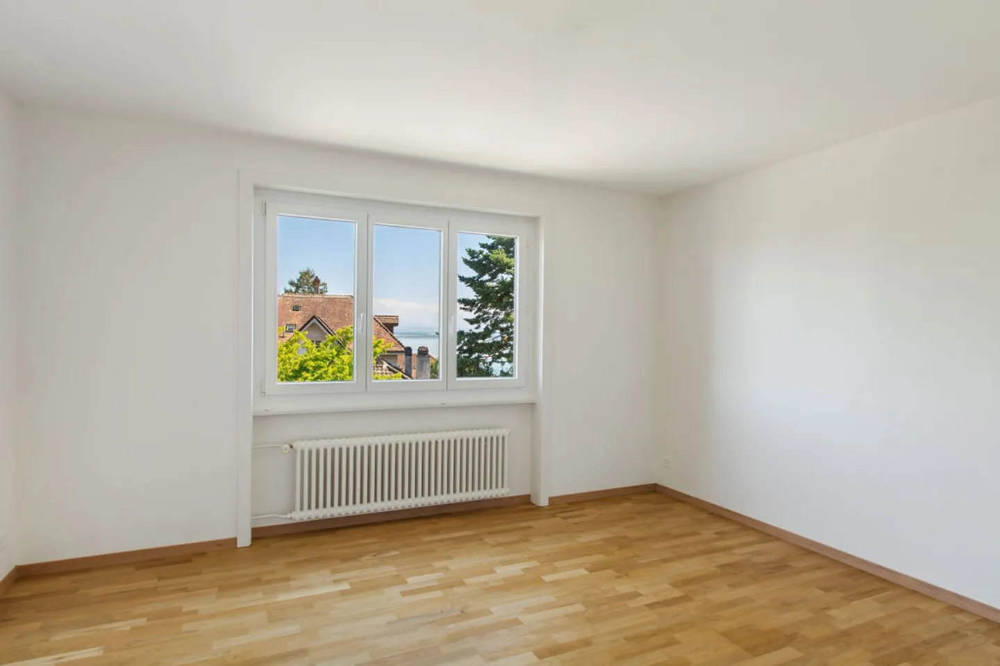 Corcelles, bel appartamento di 3,5 locali con balcone, garage, posto auto - Foto 8 di 13