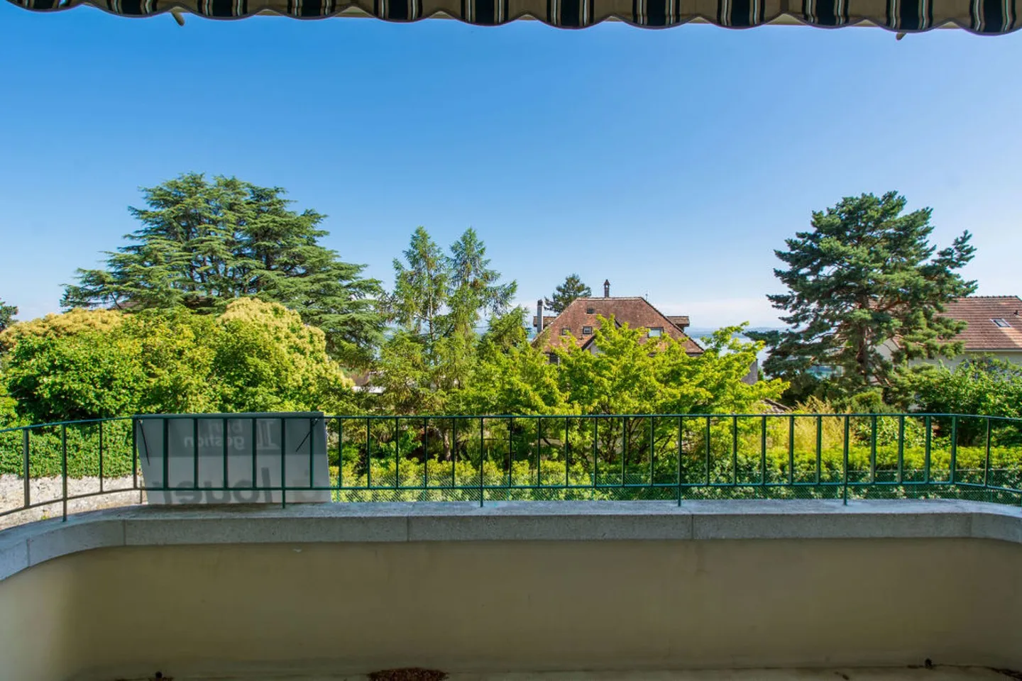 Corcelles, bel appartamento di 3,5 locali con balcone, garage, posto auto - Foto 12 di 13