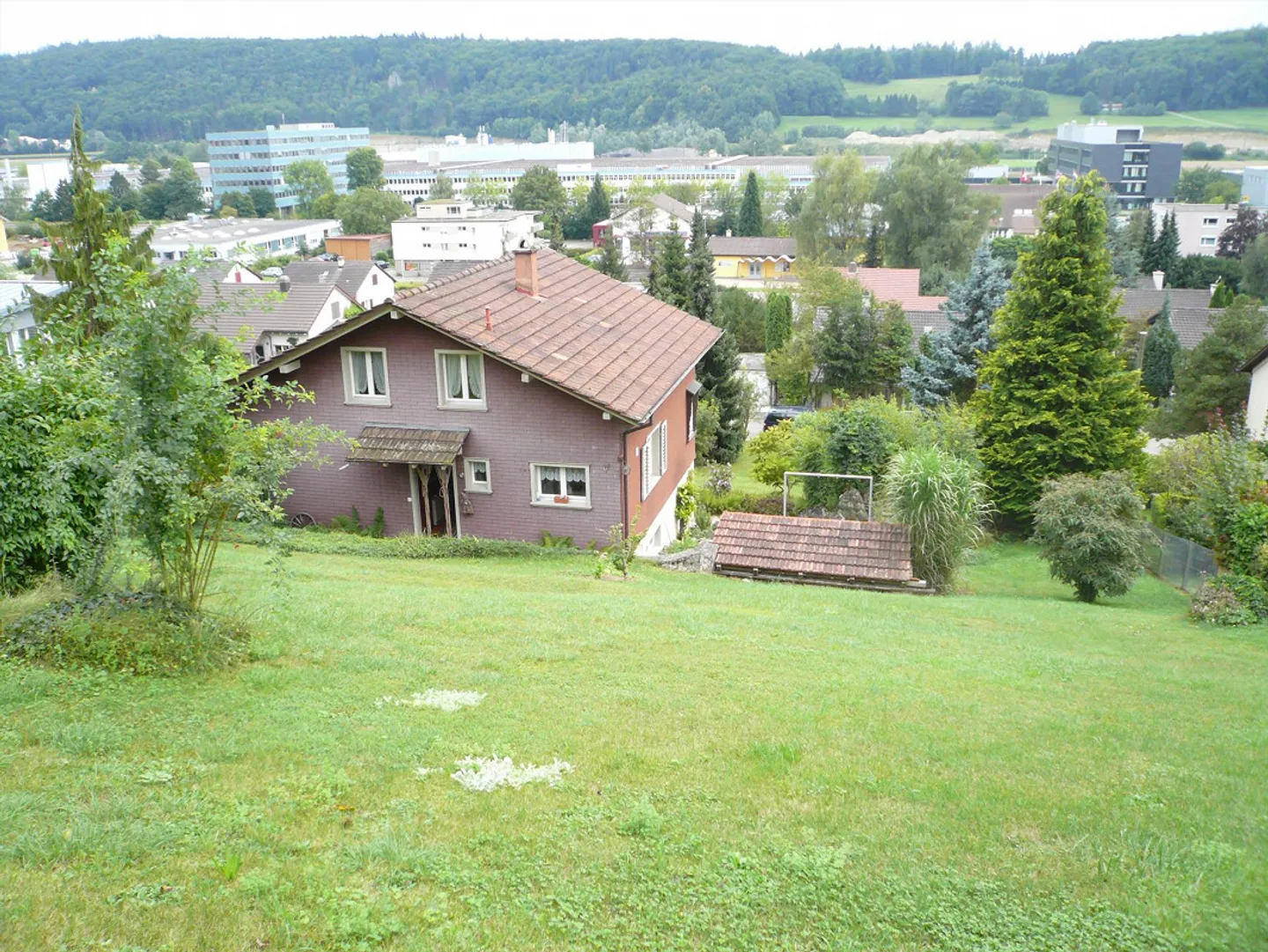 Large Natural Garden - with small single-family house - Photo 3 of 10