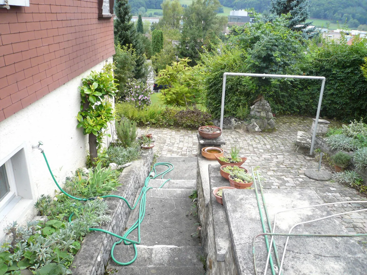 Large Natural Garden - with small single-family house - Photo 4 of 10