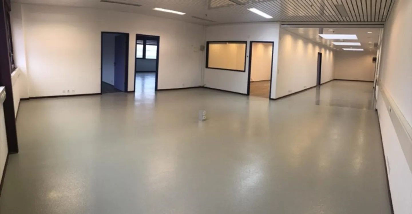 Office space for rent - Photo 1 of 10