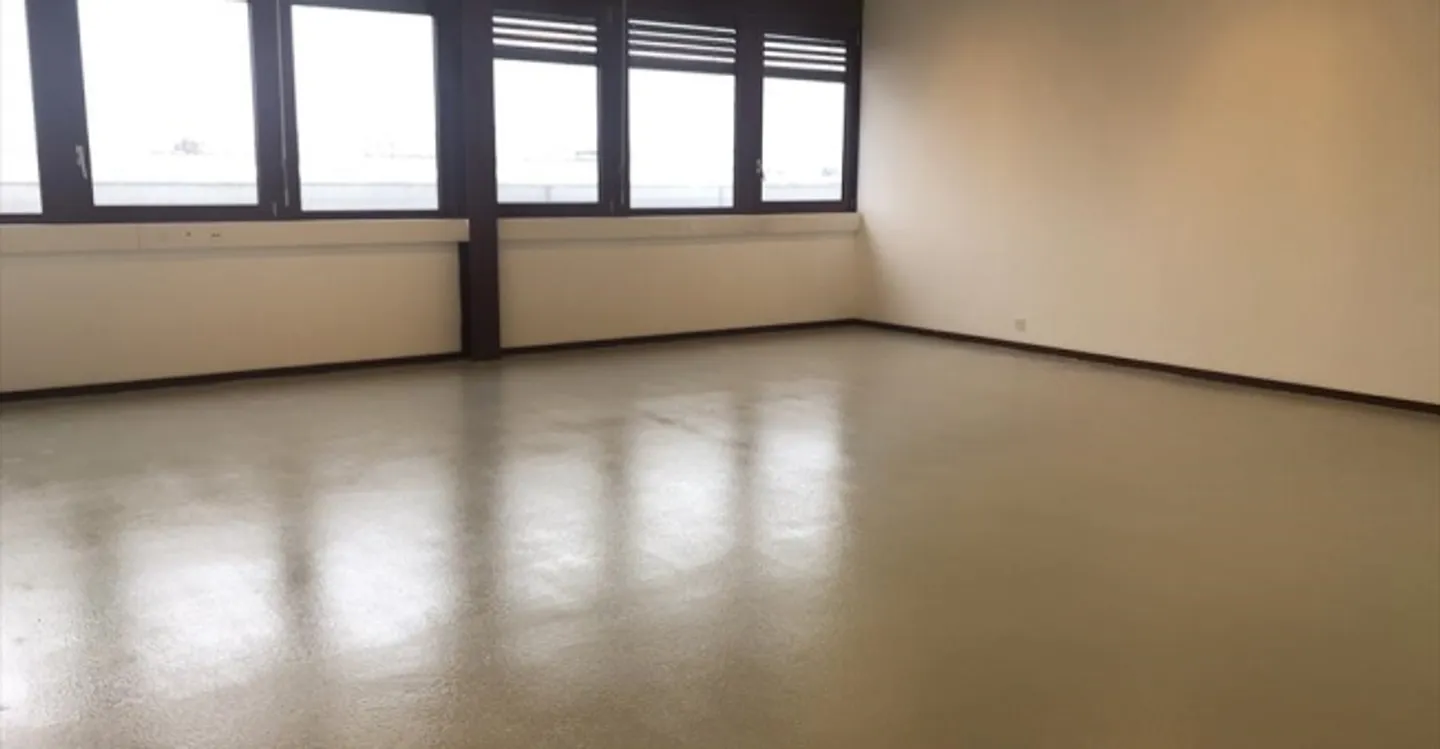 Office space for rent - Photo 3 of 10