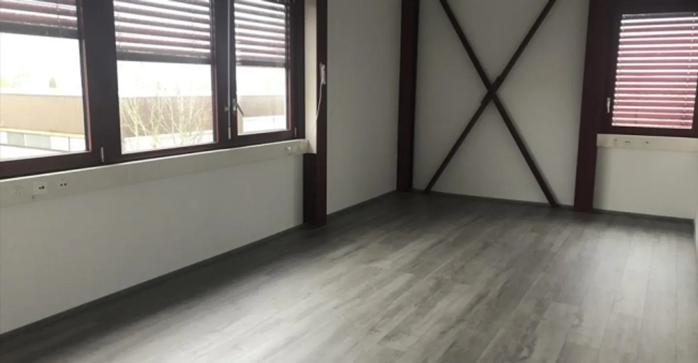 Office space for rent - Photo 2 of 10