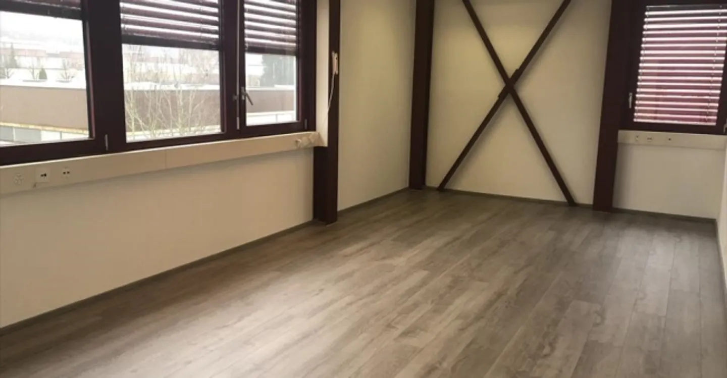 Office space for rent - Photo 6 of 10