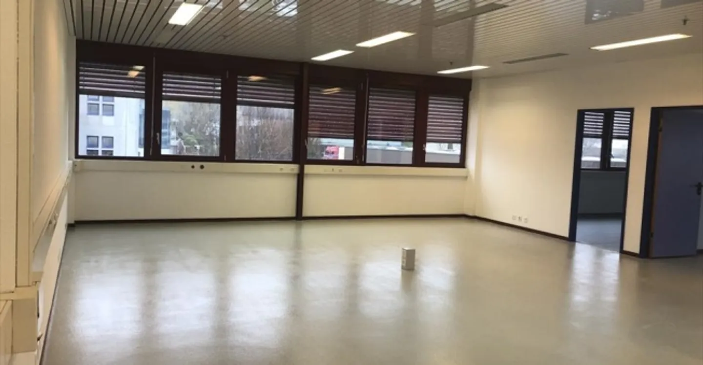 Office space for rent - Photo 8 of 10