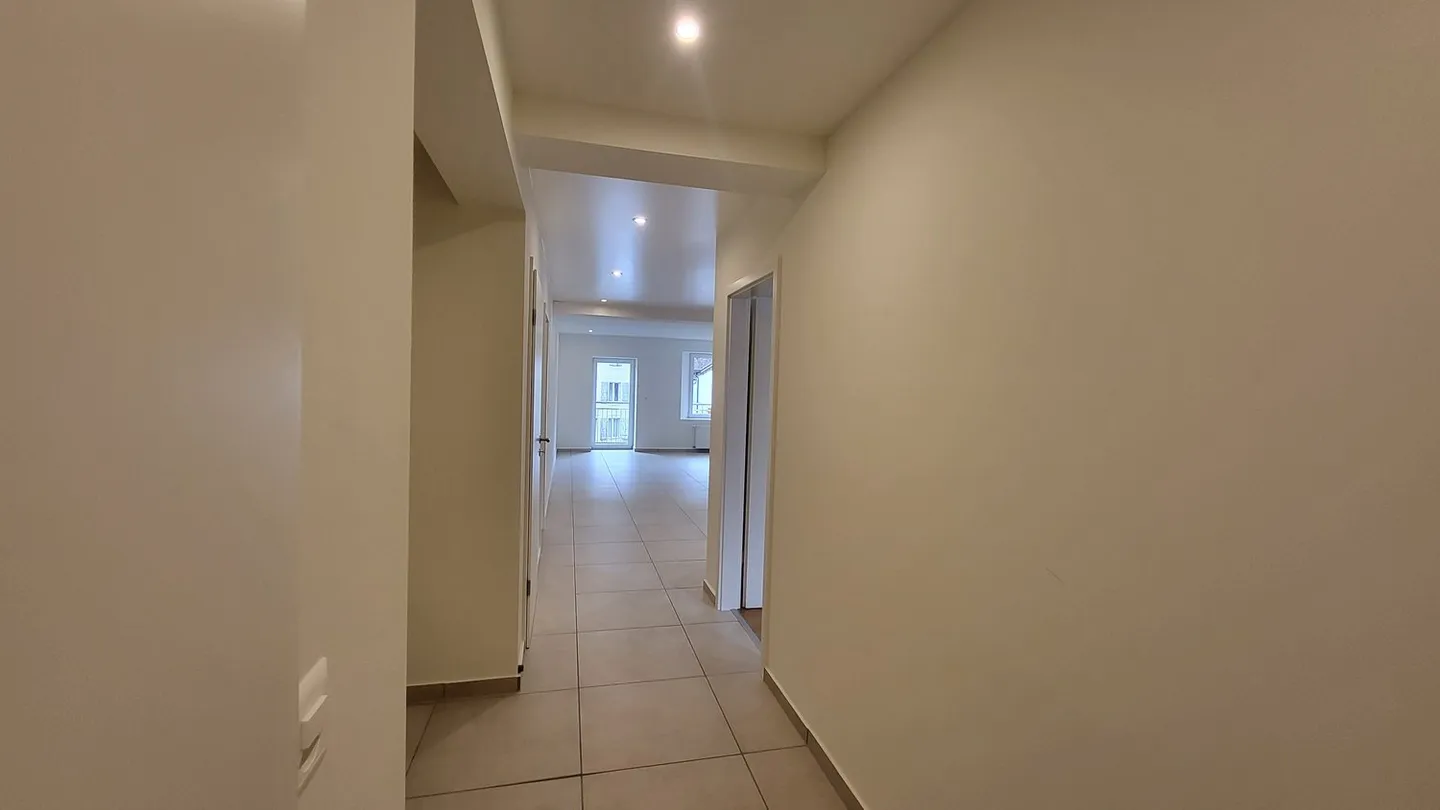 Charmanter 2,5-Zimmer-Wohnung im Val-de-Travers renoviert - Photo 5 of 7