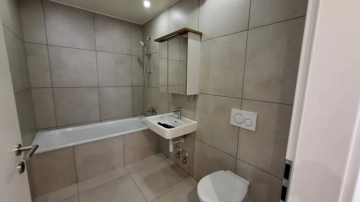 Charmanter 2,5-Zimmer-Wohnung im Val-de-Travers renoviert - Photo 6 of 7