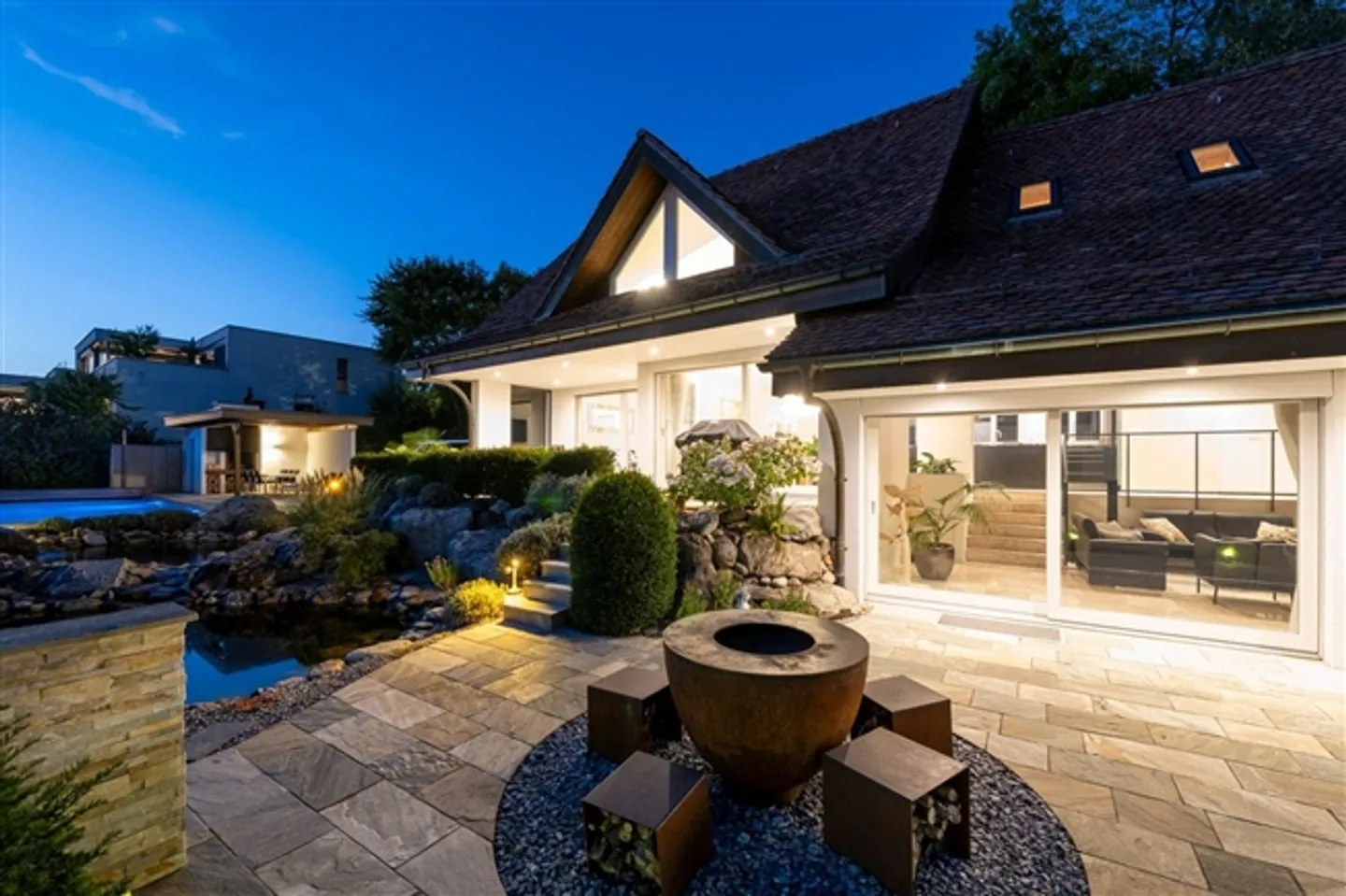 Modernes Einfamilienhaus mit Pool - Foto 1 von 13