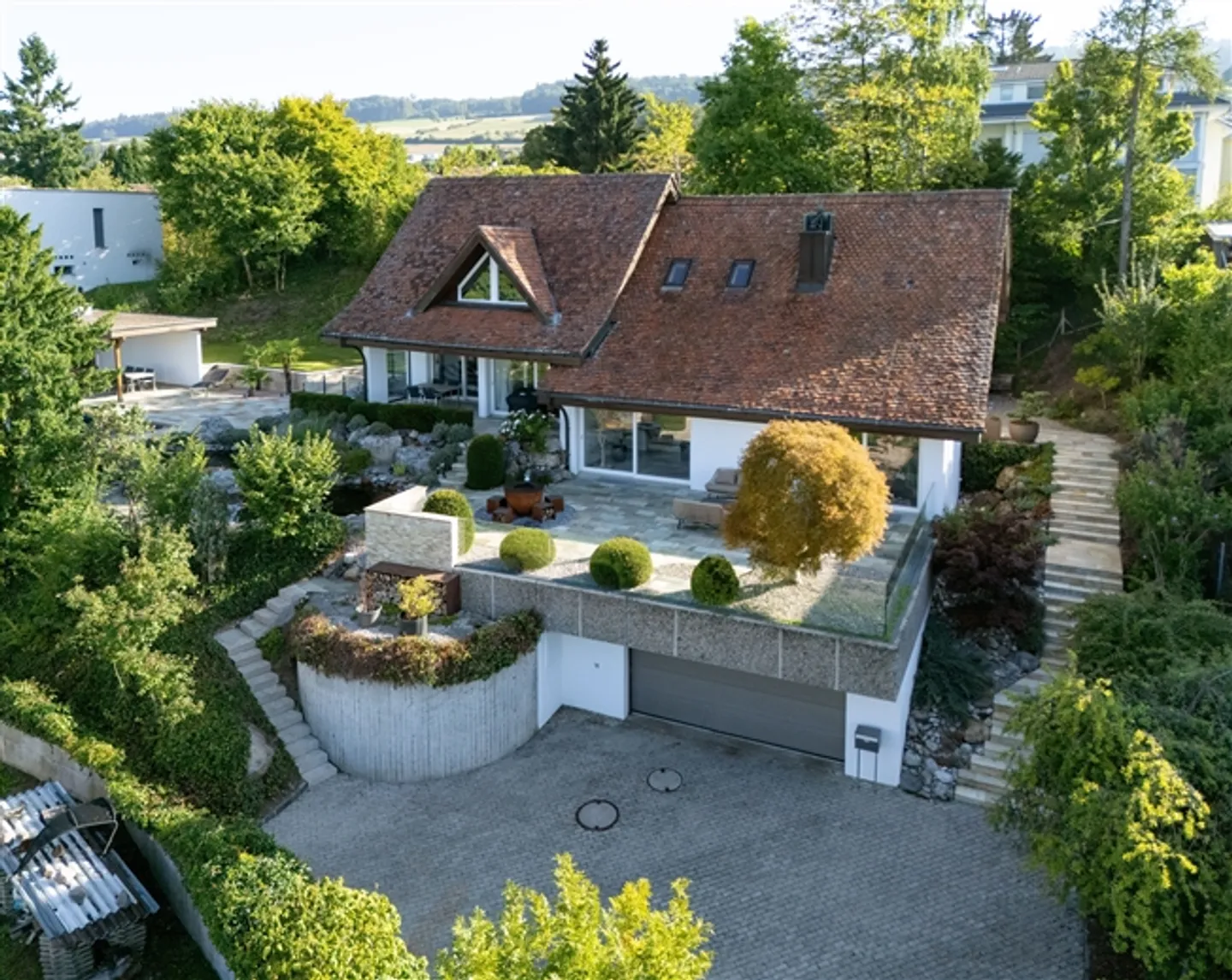 Modernes Einfamilienhaus mit Pool - Foto 2 von 13