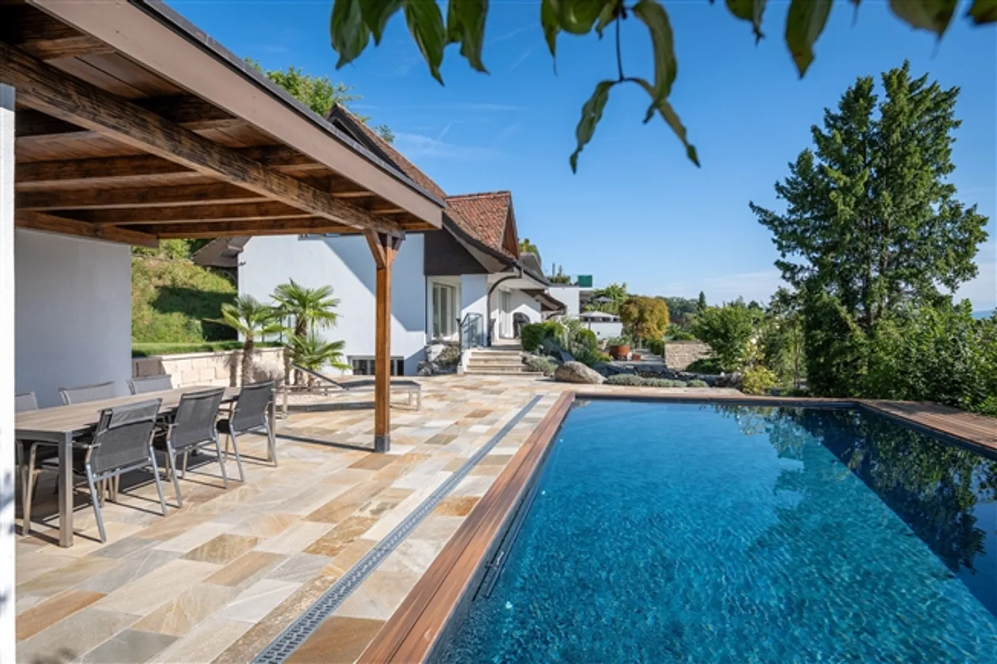 Modernes Einfamilienhaus mit Pool - Foto 4 von 13