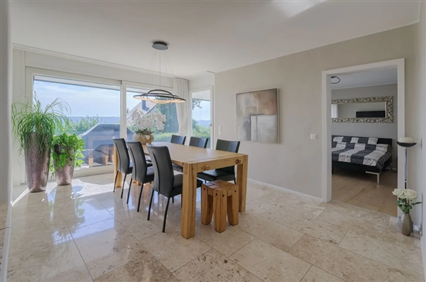 Modernes Einfamilienhaus mit Pool - Foto 10 von 13