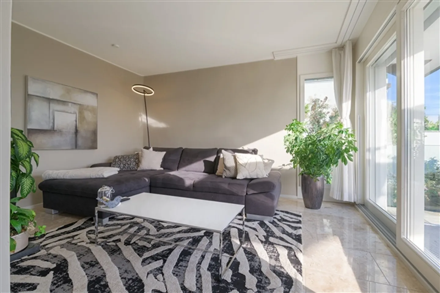 Modernes Einfamilienhaus mit Pool - Foto 9 von 13